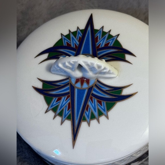 Treasures Of The Pharaohs Elizabeth Arden Trinket Dish Porcelain 4.5" w/ Lid - Picture 2 of 11